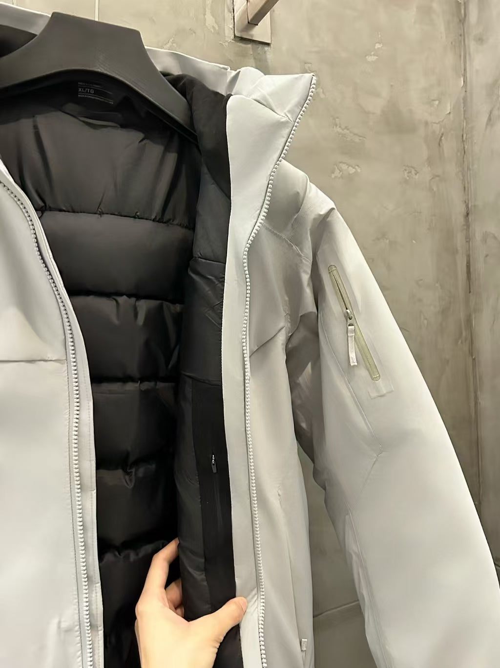 Arcteryx macai men's insulated jacket white ski and snowboard jacket image 5