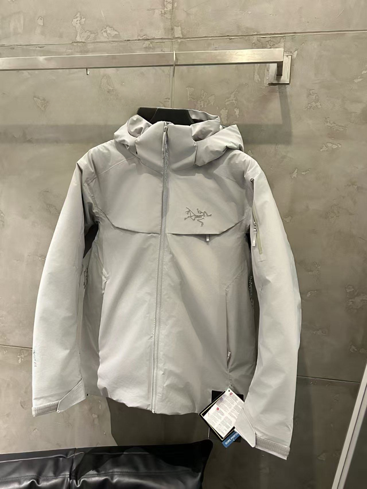 Arcteryx macai men's insulated jacket white ski and snowboard jacket image 0